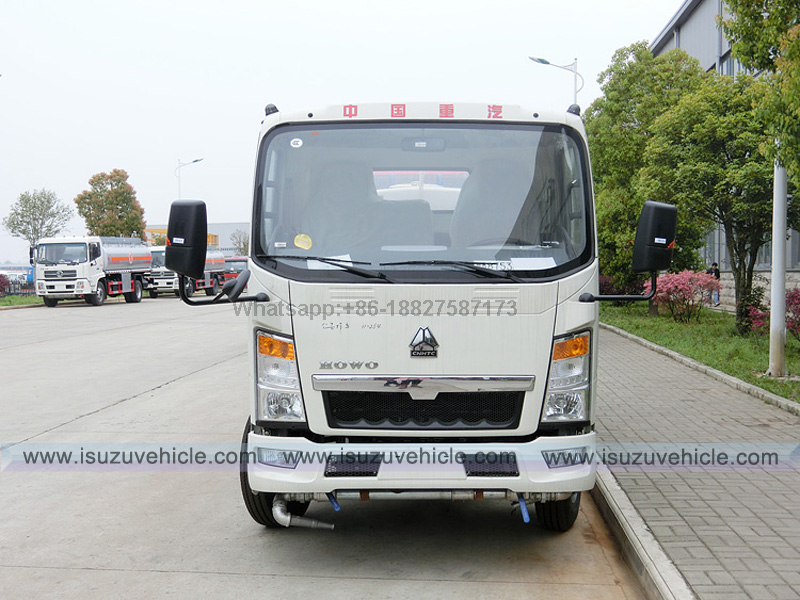 4,000 Litres Mobile Water Sprinler Truck (3) 4,000 Litres Mobile Water Sprinler Truck (3)