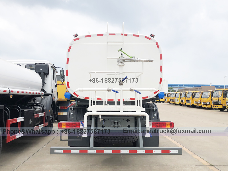 SINOTRUK 25,000 Liters Water Transport Truck